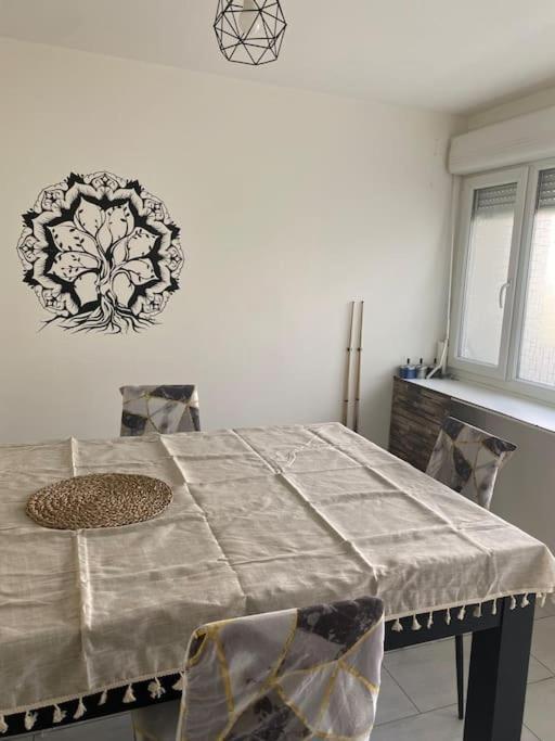 Appartement Ping-Pong Proche Gare Gagny Luaran gambar